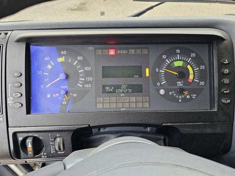 Ponyvás teherautó Mercedes-Benz Atego 918: 10 kép. Ponyvás teherautó Mercedes-Benz Atego 918: 10 kép.