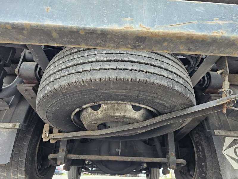 Ponyvás teherautó Mercedes-Benz Atego 918: 16 kép. Ponyvás teherautó Mercedes-Benz Atego 918: 16 kép.