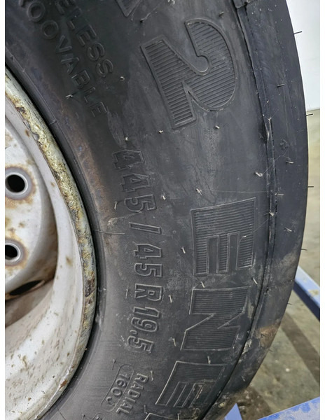 Gumiabroncs - Teherautó Michelin 50x 445/45R19.5: 8 kép. Gumiabroncs - Teherautó Michelin 50x 445/45R19.5: 8 kép.