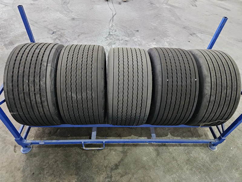 Gumiabroncs - Teherautó Michelin 50x 445/45R19.5: 10 kép. Gumiabroncs - Teherautó Michelin 50x 445/45R19.5: 10 kép.