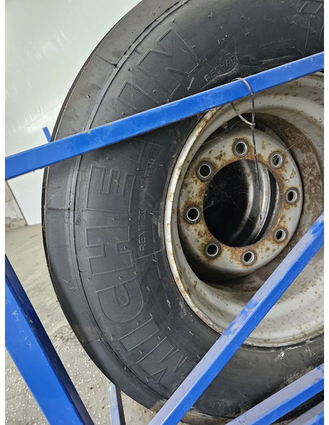 Gumiabroncs - Teherautó Michelin 50x 445/45R19.5: 7 kép. Gumiabroncs - Teherautó Michelin 50x 445/45R19.5: 7 kép.