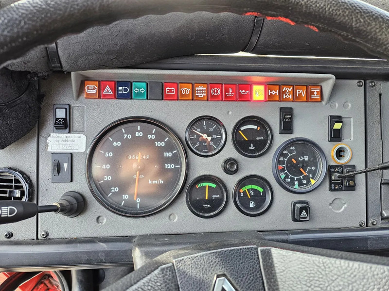 Tűzoltóautó Renault M210 2000L Watertank: 11 kép.