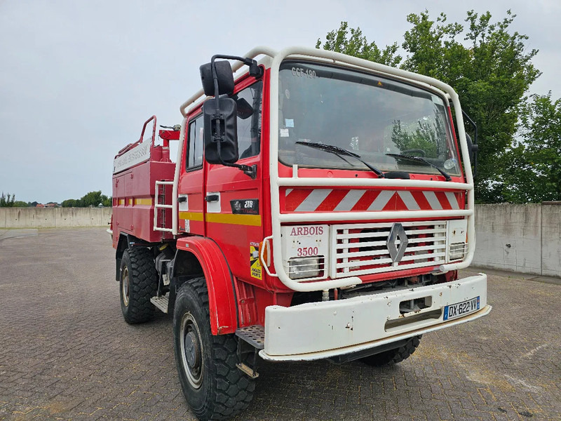 Renault M210 Arbois 3500L - Tűzoltóautó: 3 kép. Renault M210 Arbois 3500L - Tűzoltóautó: 3 kép.