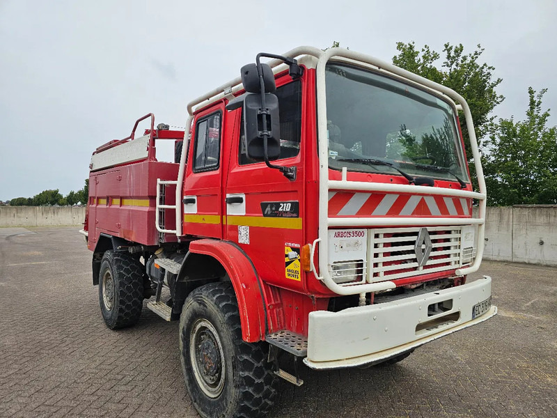 Renault M210 Arbois 3500L - Tűzoltóautó: 3 kép. Renault M210 Arbois 3500L - Tűzoltóautó: 3 kép.