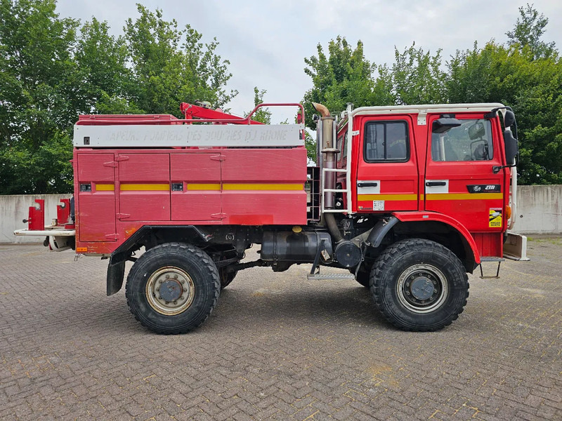 Renault M210 Arbois 3500L - Tűzoltóautó: 4 kép. Renault M210 Arbois 3500L - Tűzoltóautó: 4 kép.