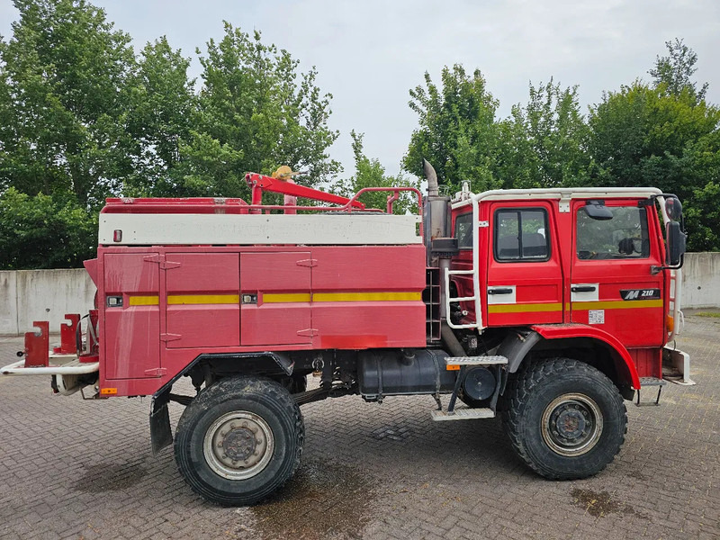 Renault M210 Arbois 3500L - Hydraulic winch - Tűzoltóautó: 4 kép. Renault M210 Arbois 3500L - Hydraulic winch - Tűzoltóautó: 4 kép.