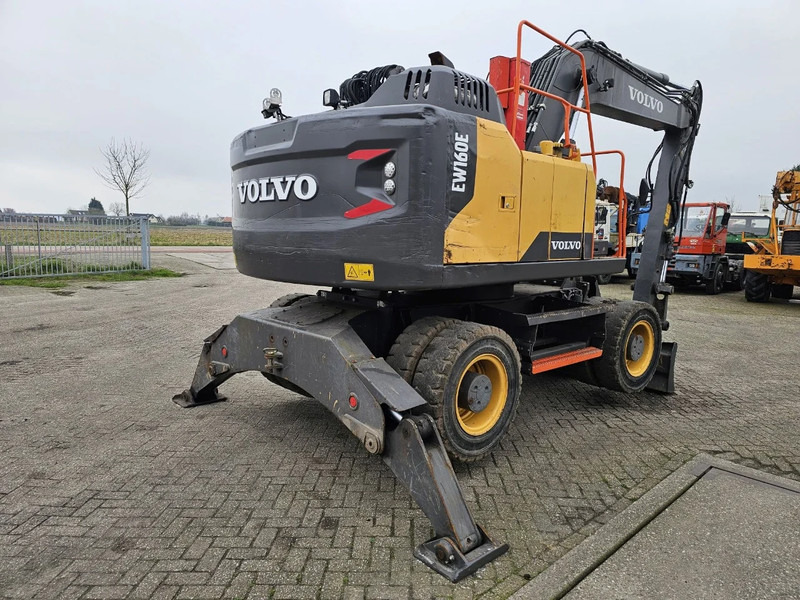 Gumikerekes kotró Volvo EW160E: 9 kép.