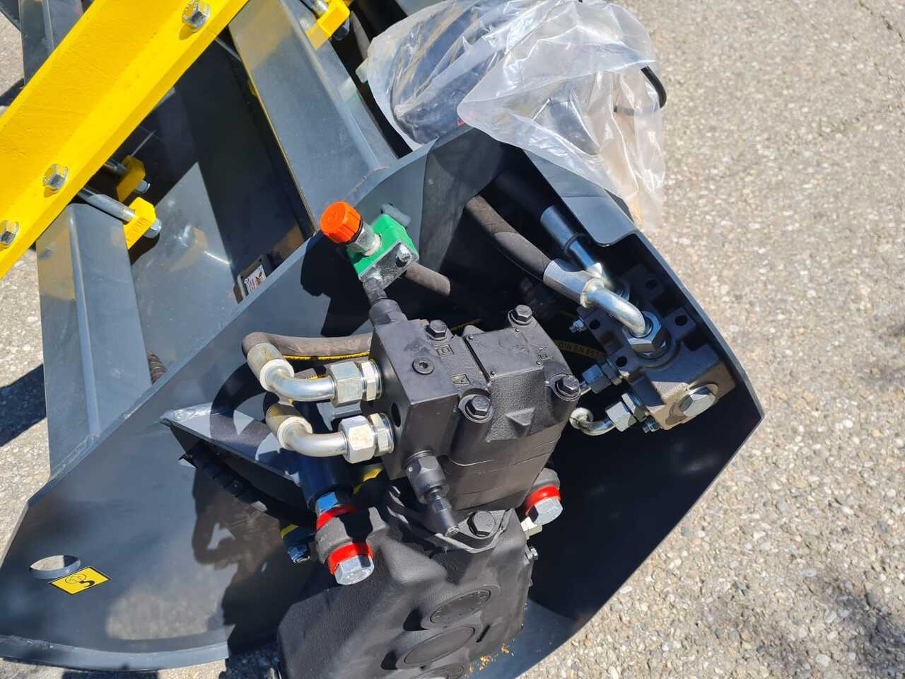 - Rakodókanál - Teleszkópos rakodó: 5 kép. - Rakodókanál - Teleszkópos rakodó: 5 kép.