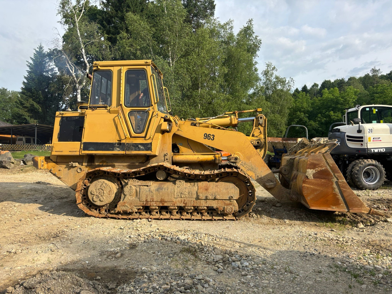 CATERPILLAR 963 - Buldózer: 2 kép. CATERPILLAR 963 - Buldózer: 2 kép.