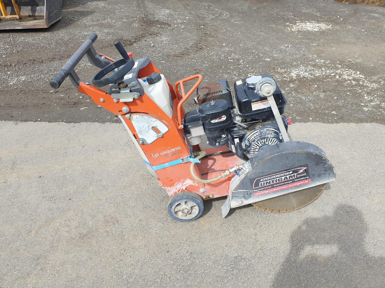 HUSQVARNA FS 400 LV - Építőipari berendezések: 1 kép. HUSQVARNA FS 400 LV - Építőipari berendezések: 1 kép.