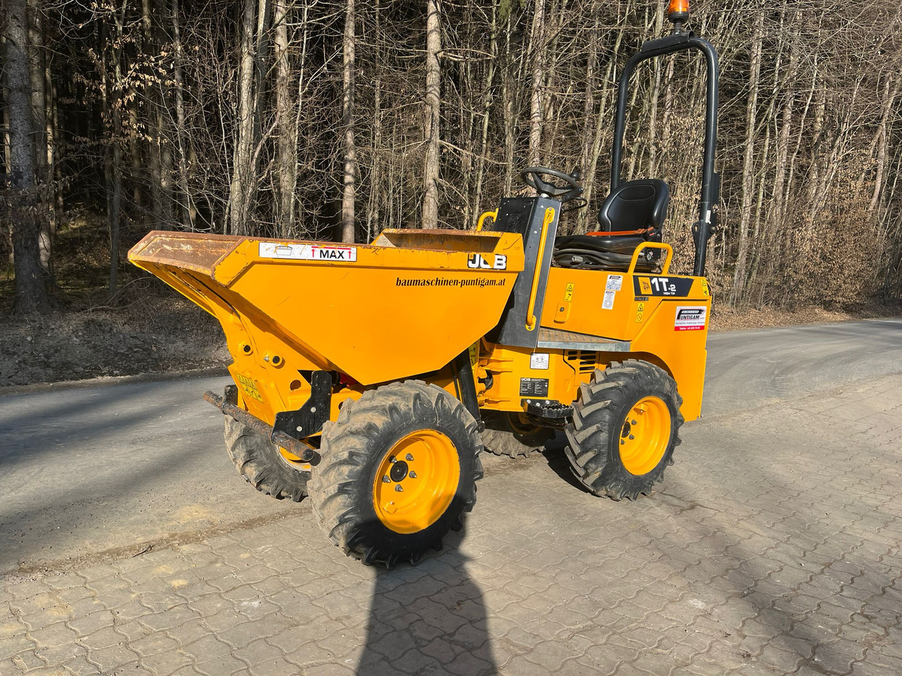 JCB 1T-2S5 - Minidömper: 5 kép. JCB 1T-2S5 - Minidömper: 5 kép.