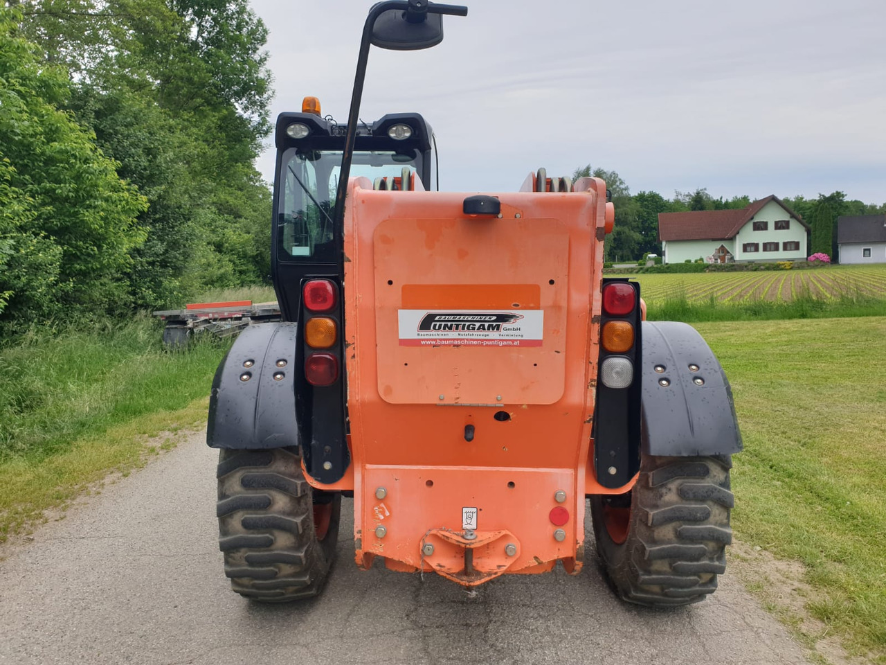 Teleszkópos rakodó JCB 540-140: 7 kép.