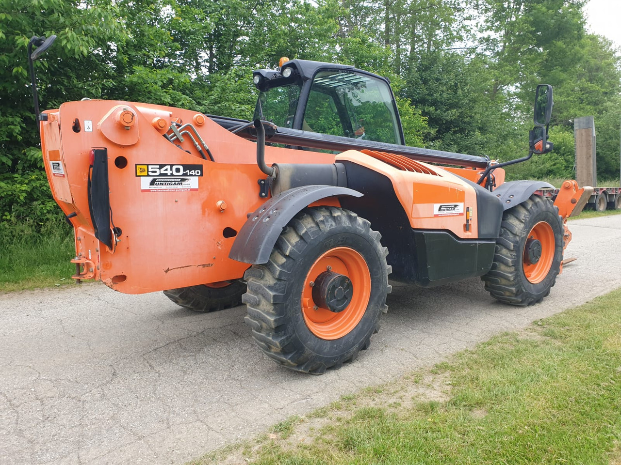 Teleszkópos rakodó JCB 540-140: 8 kép.