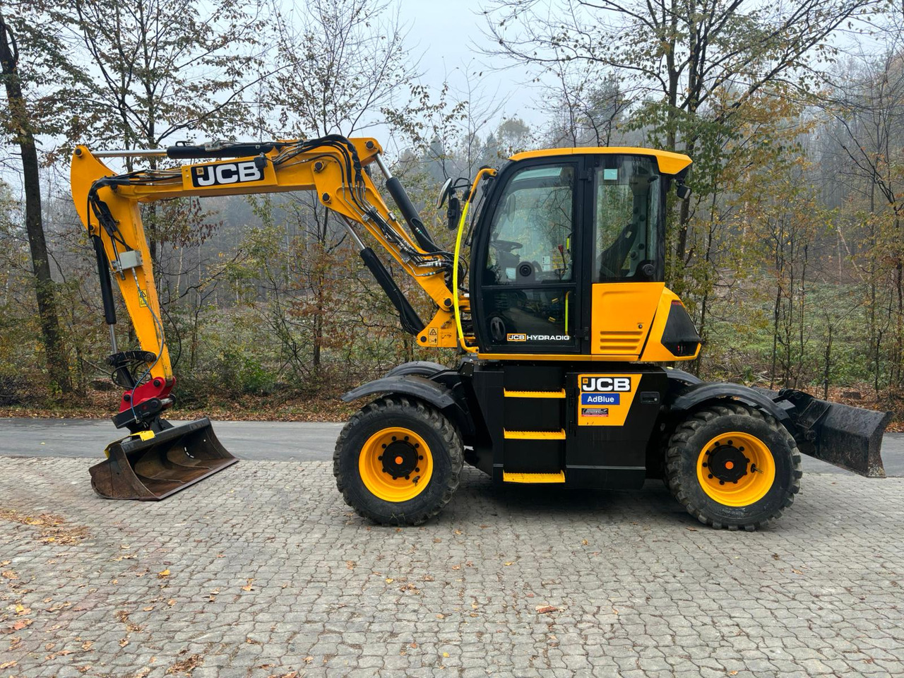 JCB HD 110 WT 4F - Gumikerekes kotró: 1 kép. JCB HD 110 WT 4F - Gumikerekes kotró: 1 kép.
