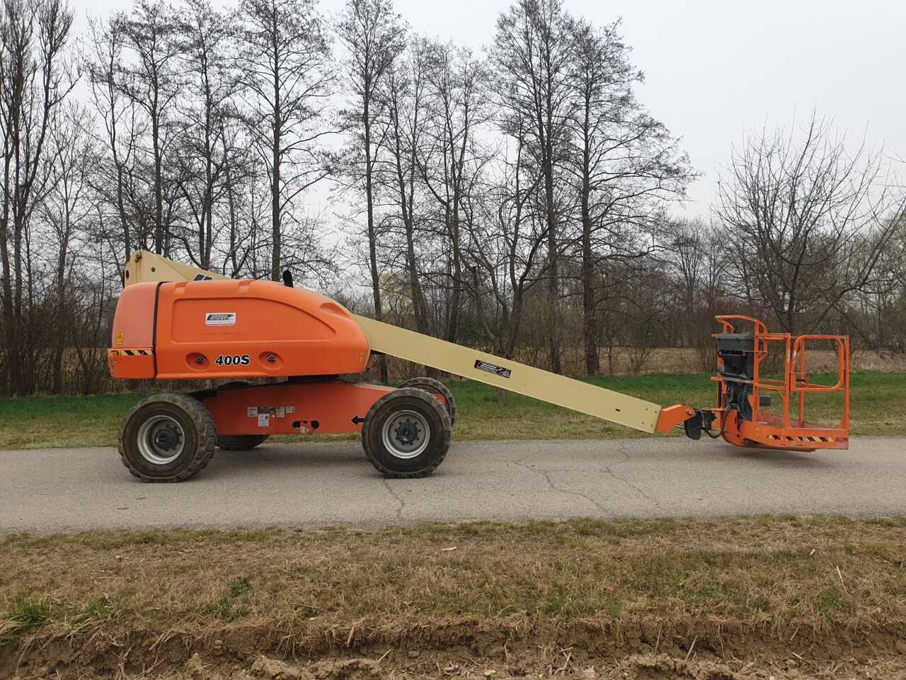JLG 400 S - Teleszkópos emelő: 2 kép. JLG 400 S - Teleszkópos emelő: 2 kép.