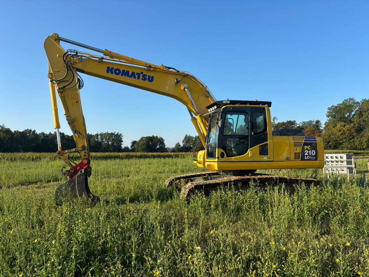 KOMATSU PC 210 LC-8 - Lánctalpas kotró: 1 kép. KOMATSU PC 210 LC-8 - Lánctalpas kotró: 1 kép.
