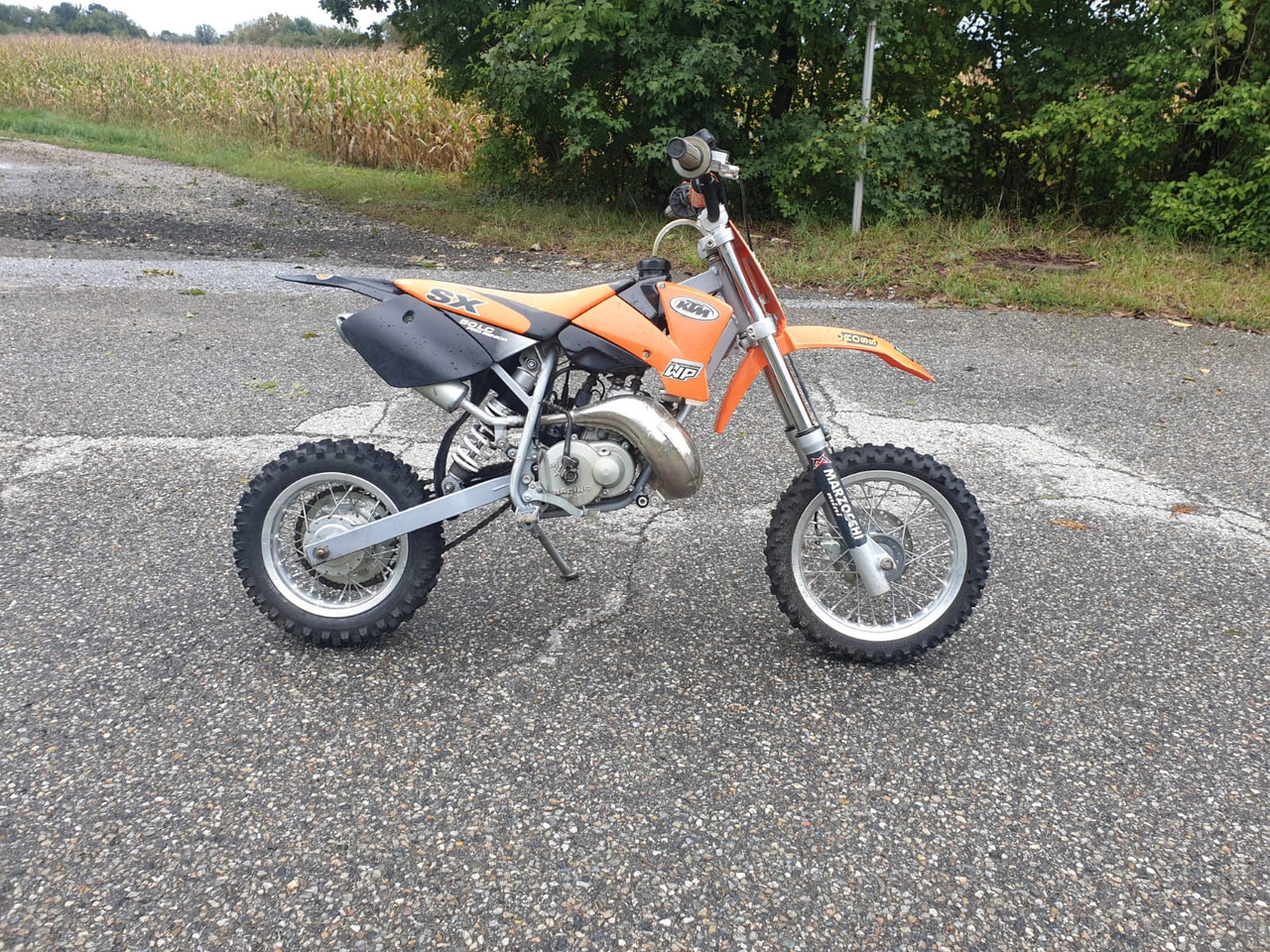 KTM SX 50 Pro - Motorkerékpár: 2 kép. KTM SX 50 Pro - Motorkerékpár: 2 kép.