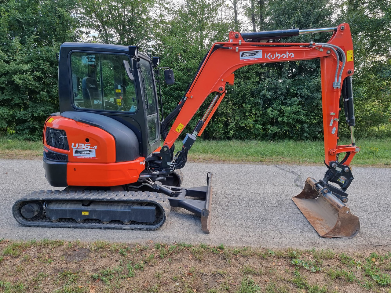 KUBOTA U 36-4 - Minikotró: 2 kép. KUBOTA U 36-4 - Minikotró: 2 kép.