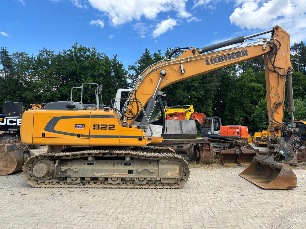 LIEBHERR R 922 LC - Lánctalpas kotró: 2 kép. LIEBHERR R 922 LC - Lánctalpas kotró: 2 kép.
