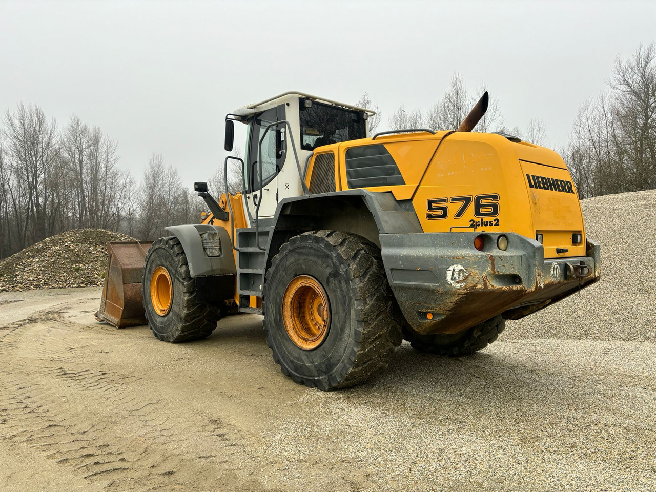 Liebherr L 576 2plus2 - Gumikerekes homlokrakodó: 5 kép. Liebherr L 576 2plus2 - Gumikerekes homlokrakodó: 5 kép.