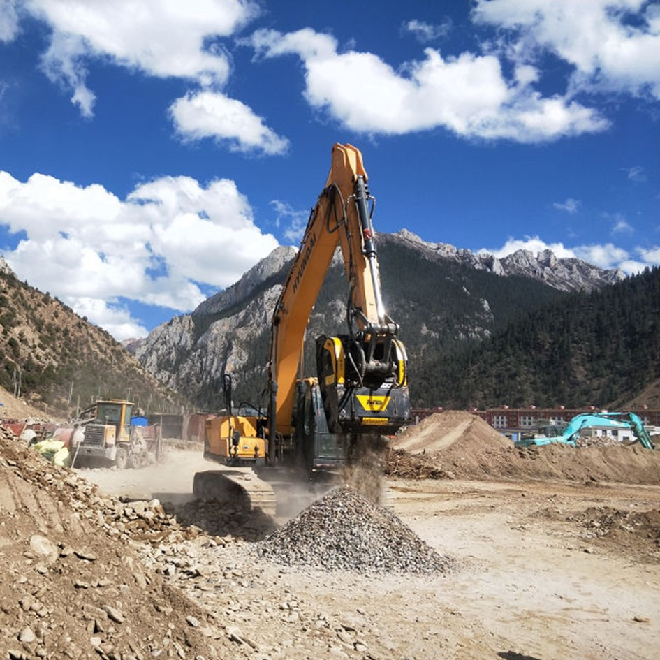 MB CRUSHER BF 70.2 S4 - Kanál - Lánctalpas kotró: 4 kép. MB CRUSHER BF 70.2 S4 - Kanál - Lánctalpas kotró: 4 kép.