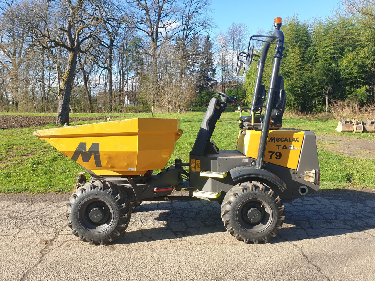 MECALAC TA 2 sh - Dömper: 1 kép. MECALAC TA 2 sh - Dömper: 1 kép.
