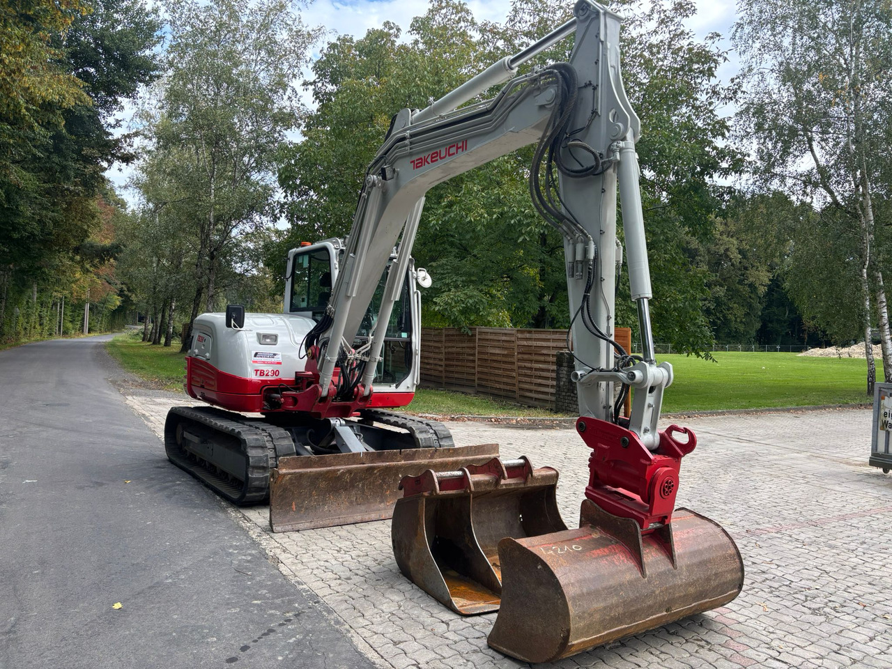 TAKEUCHI TB 290 - Minikotró: 4 kép. TAKEUCHI TB 290 - Minikotró: 4 kép.