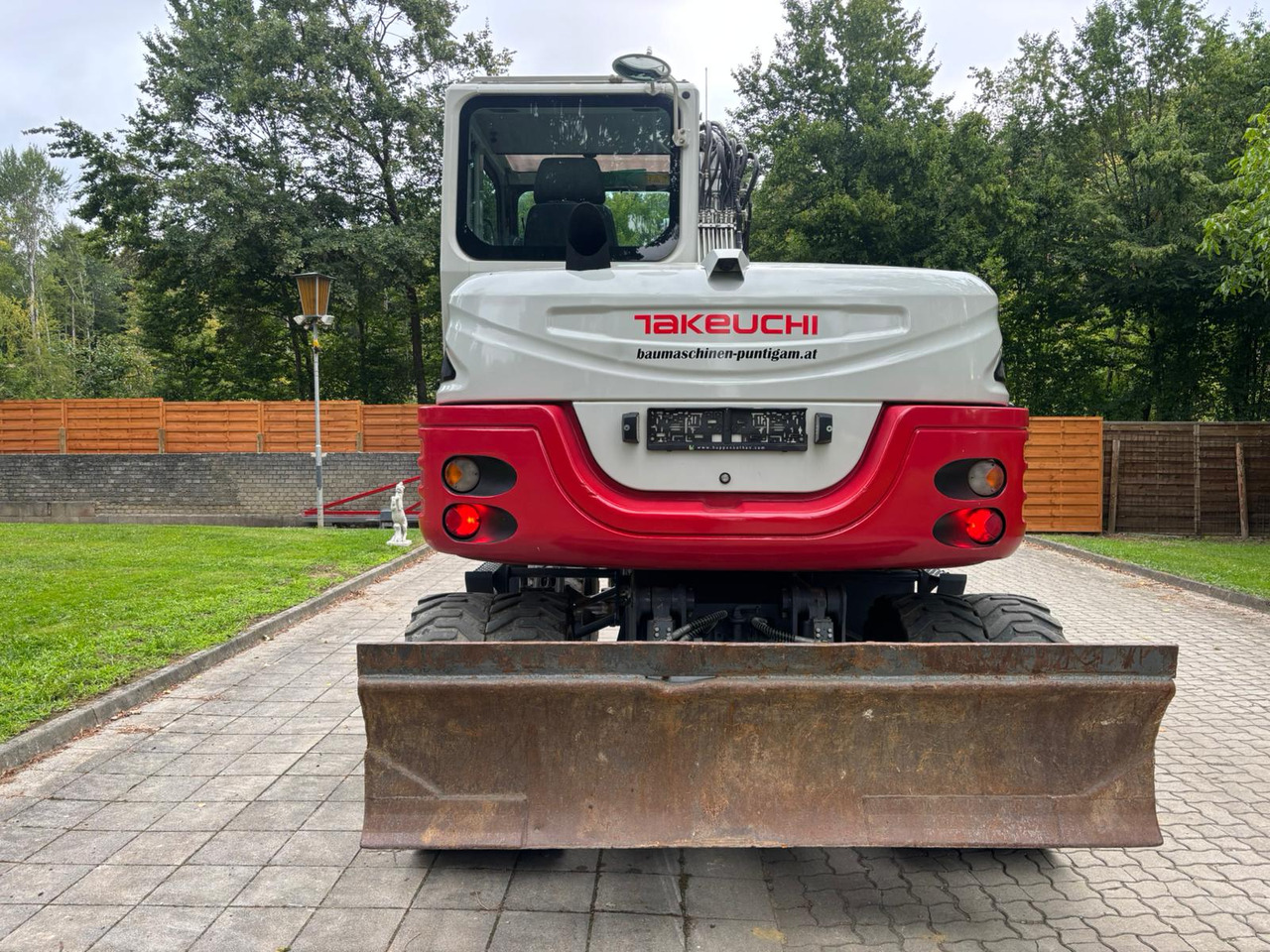 TAKEUCHI TB 295 W - Gumikerekes kotró: 5 kép. TAKEUCHI TB 295 W - Gumikerekes kotró: 5 kép.