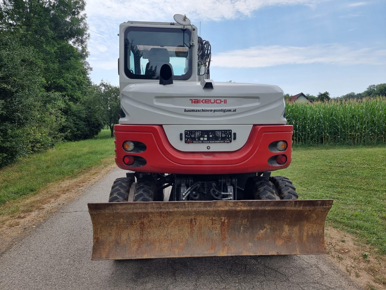 Takeuchi TB 295 W - Gumikerekes kotró: 5 kép. Takeuchi TB 295 W - Gumikerekes kotró: 5 kép.