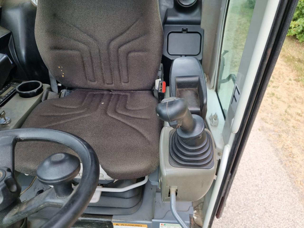 Gumikerekes kotró Takeuchi TB 295 W: 18 kép.