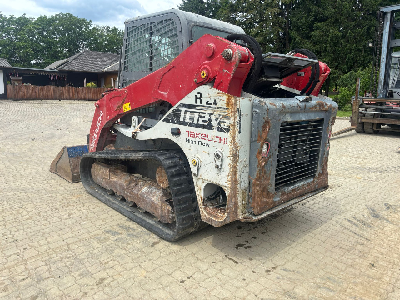 Takeuchi TL 12 V-2 - Engine defektive - Mini homlokrakodó: 5 kép. Takeuchi TL 12 V-2 - Engine defektive - Mini homlokrakodó: 5 kép.