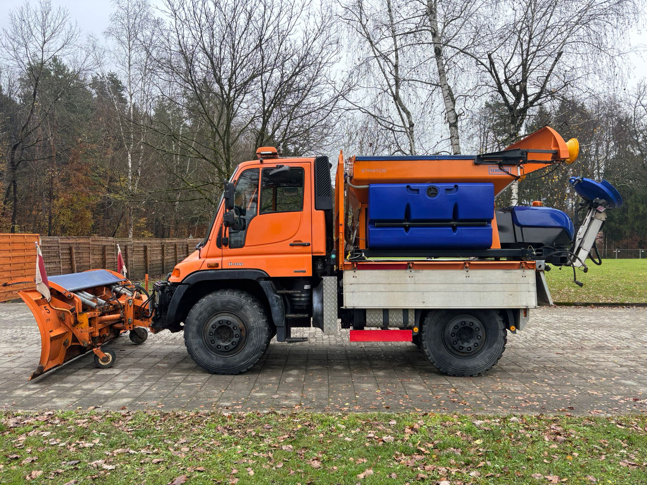 MERCEDES-BENZ Unimog U400 - Teherautó: 1 kép. MERCEDES-BENZ Unimog U400 - Teherautó: 1 kép.