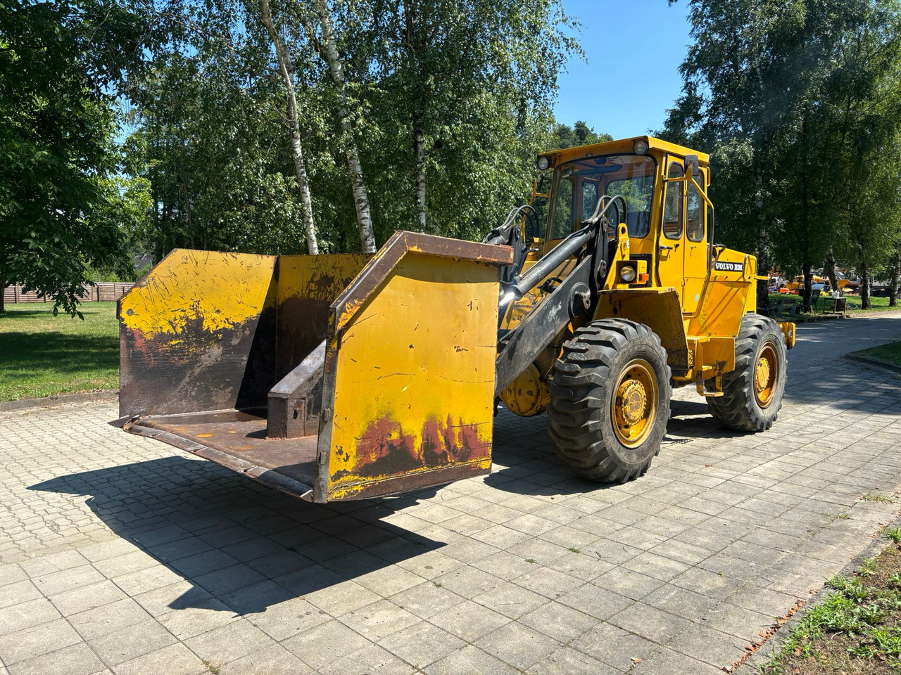 VOLVO BM 4300 - Gumikerekes homlokrakodó: 3 kép. VOLVO BM 4300 - Gumikerekes homlokrakodó: 3 kép.