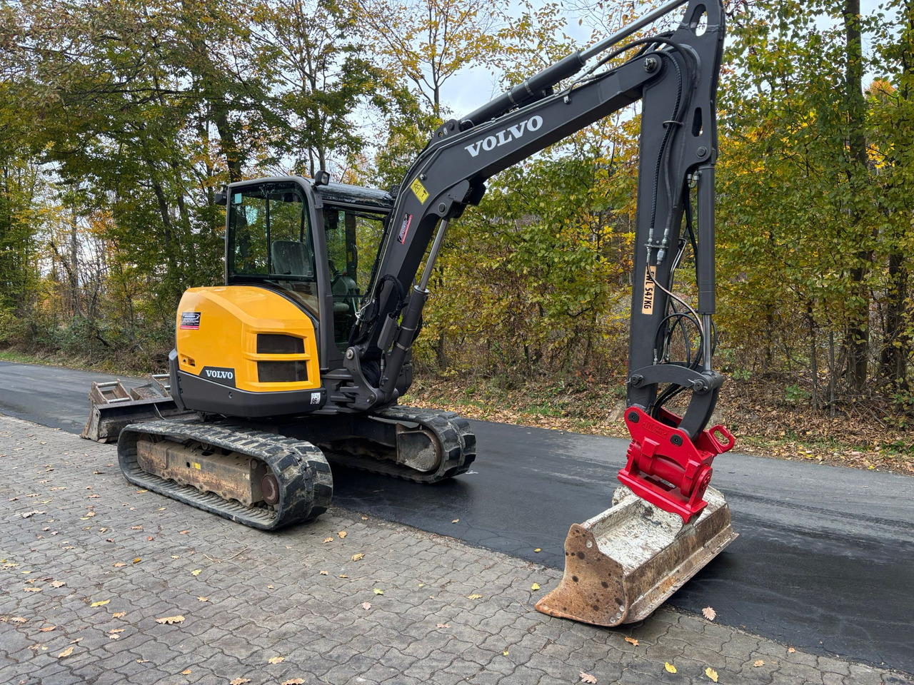 VOLVO ECR 50 D - Minikotró: 4 kép. VOLVO ECR 50 D - Minikotró: 4 kép.