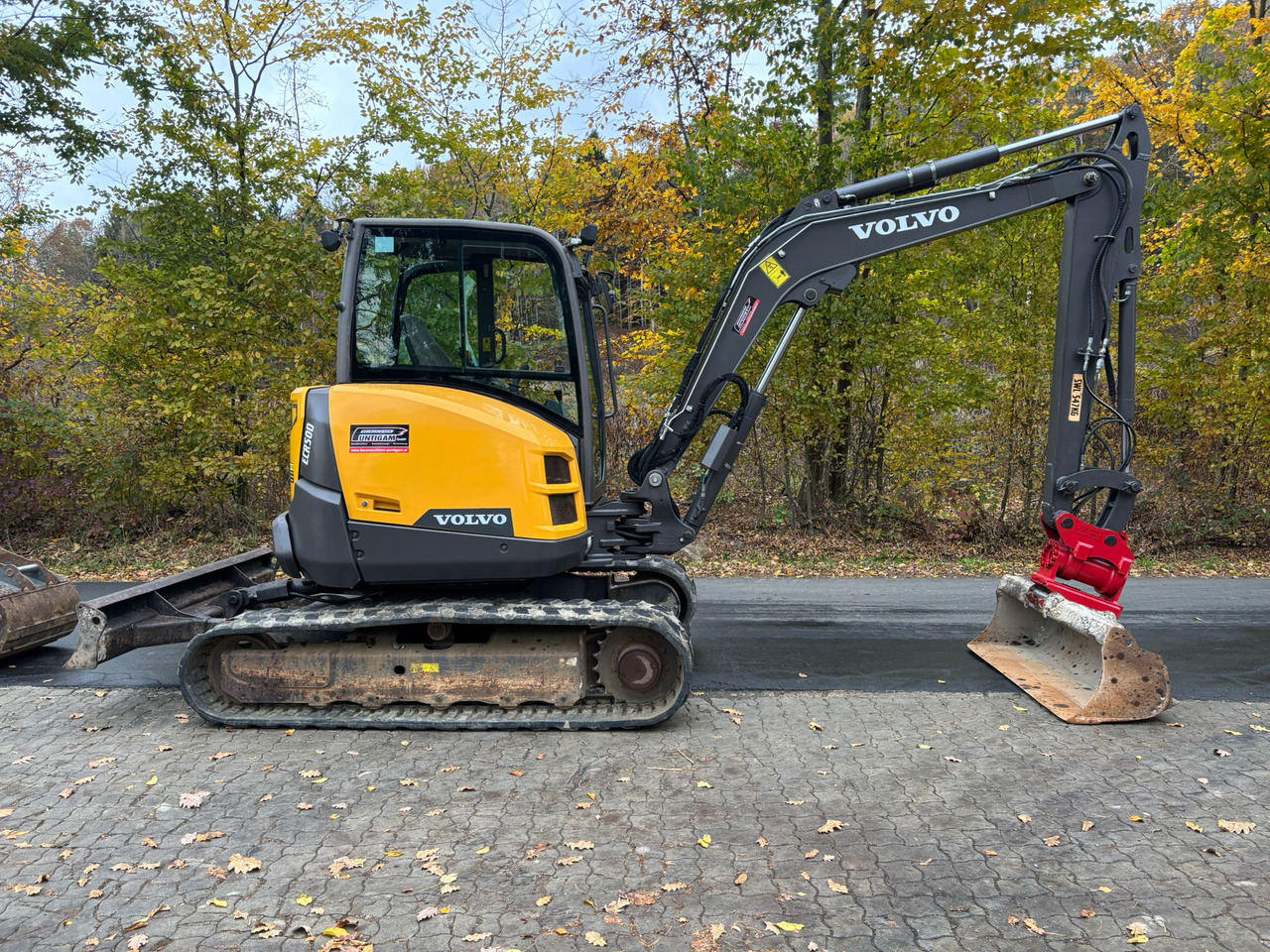 VOLVO ECR 50 D - Minikotró: 2 kép. VOLVO ECR 50 D - Minikotró: 2 kép.