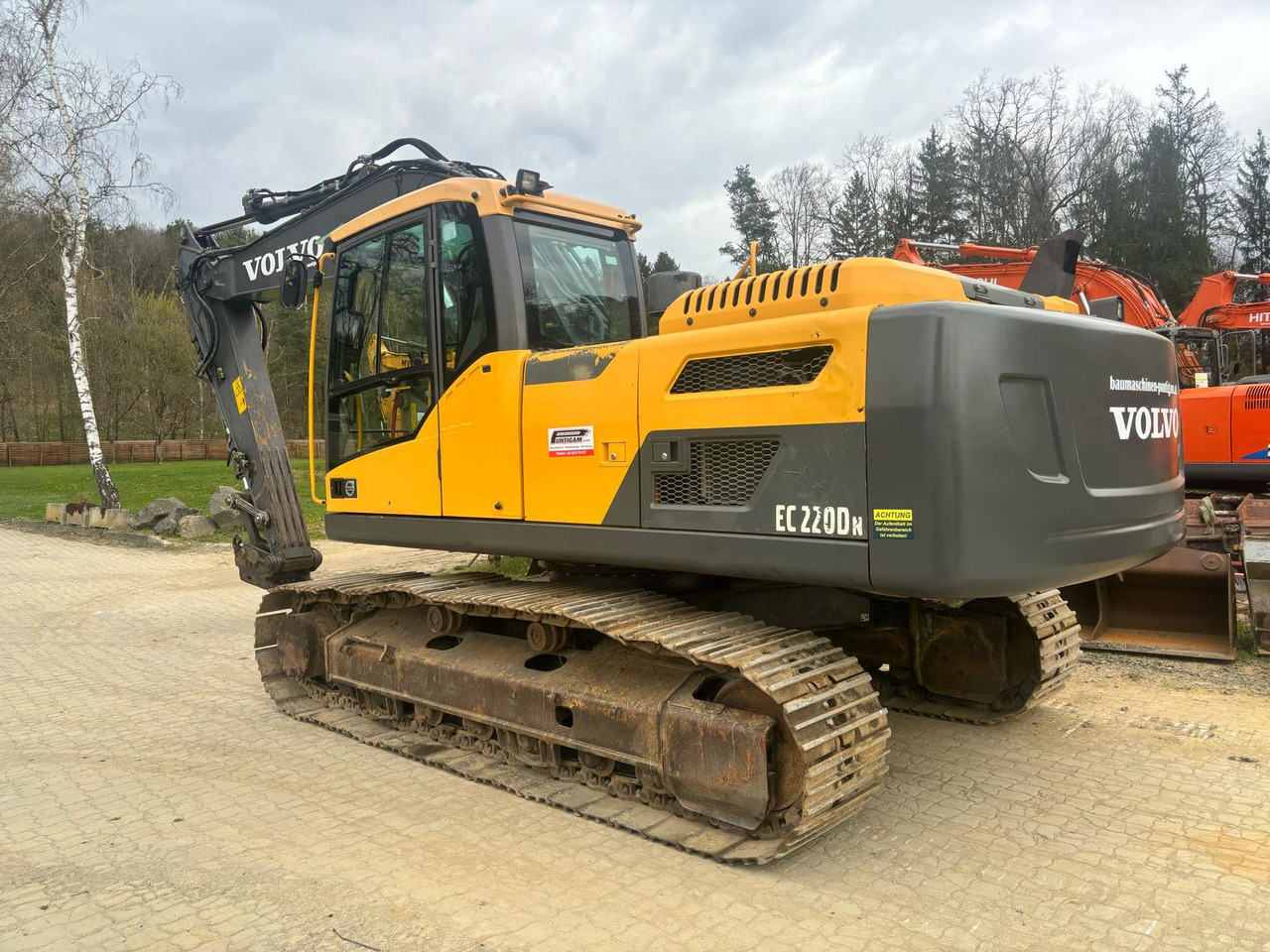 Volvo EC 220 DN - Lánctalpas kotró: 4 kép. Volvo EC 220 DN - Lánctalpas kotró: 4 kép.