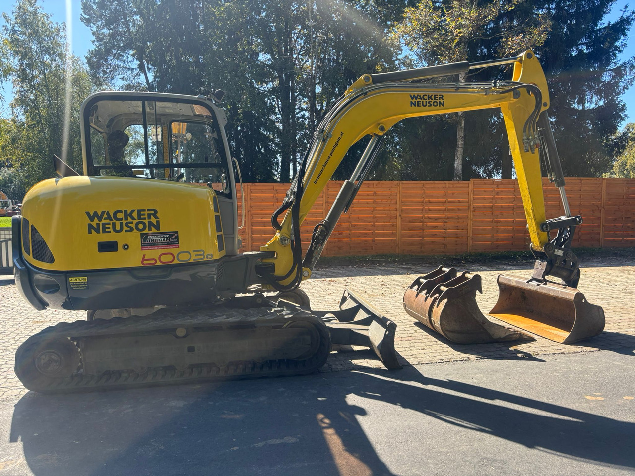 WACKER Neuson 6003 - Minikotró: 2 kép. WACKER Neuson 6003 - Minikotró: 2 kép.