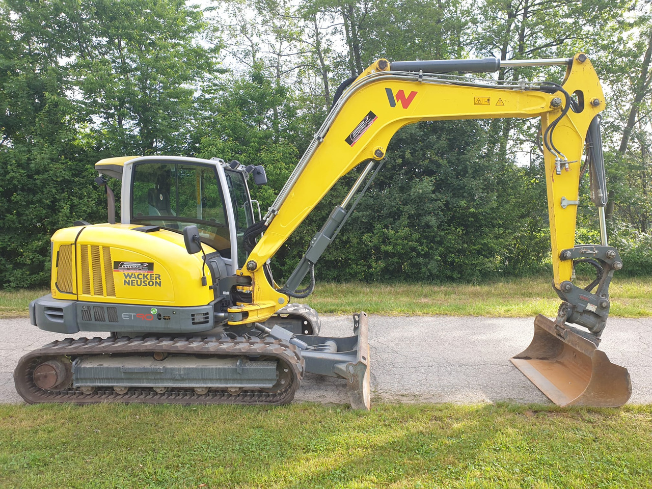 WACKER Neuson ET 90 - Minikotró: 2 kép. WACKER Neuson ET 90 - Minikotró: 2 kép.