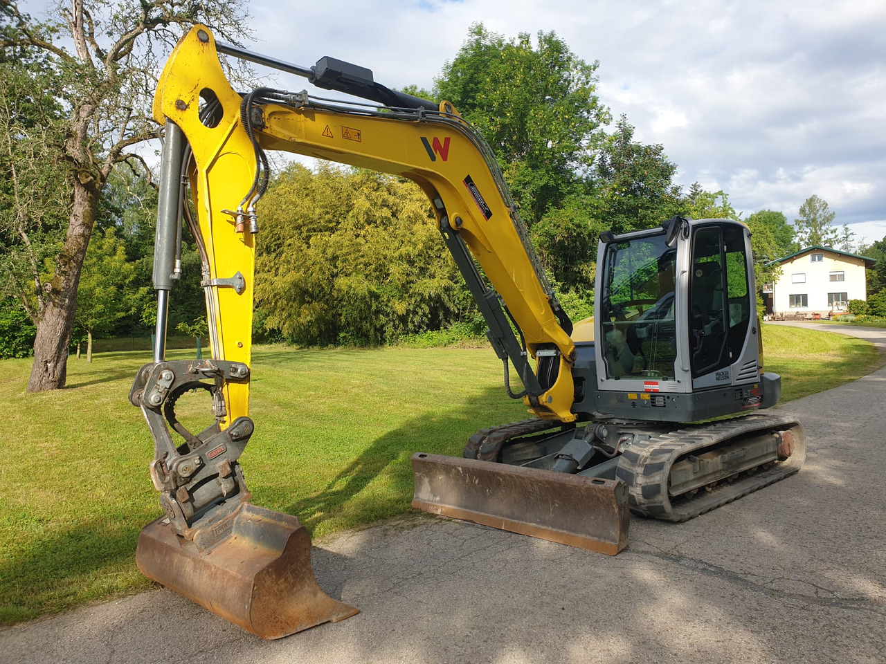 WACKER Neuson ET 90 - Minikotró: 3 kép. WACKER Neuson ET 90 - Minikotró: 3 kép.