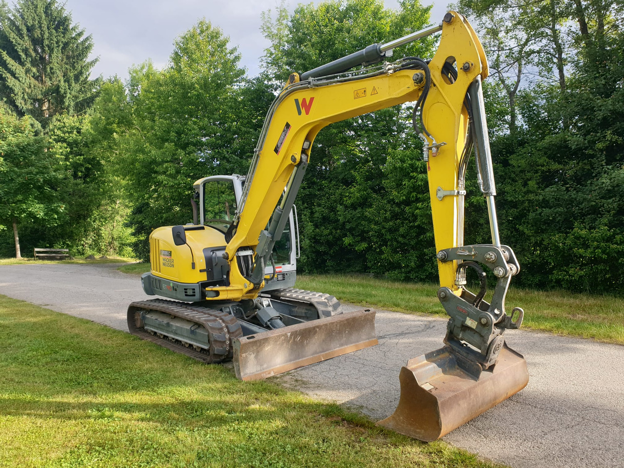 WACKER Neuson ET 90 - Minikotró: 4 kép. WACKER Neuson ET 90 - Minikotró: 4 kép.