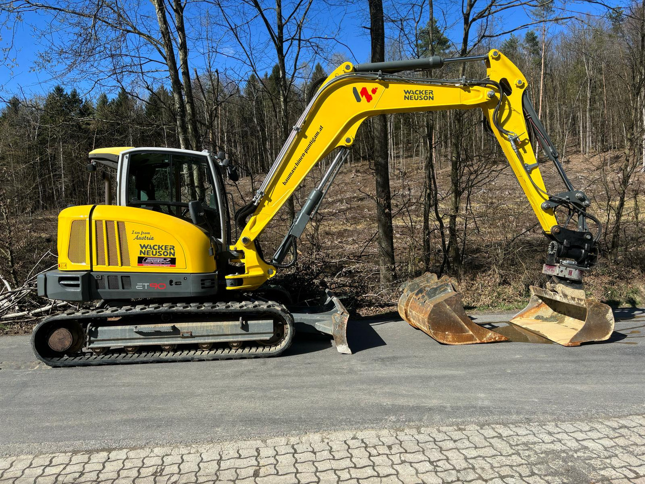 WACKER Neuson ET 90 - Minikotró: 2 kép. WACKER Neuson ET 90 - Minikotró: 2 kép.