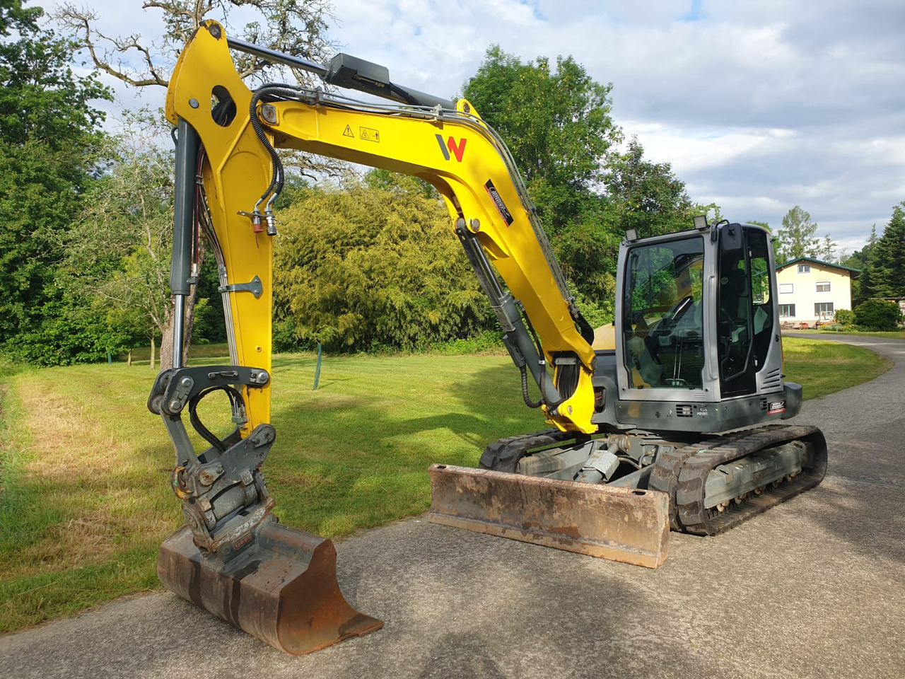 WACKER Neuson ET 90 - Minikotró: 3 kép. WACKER Neuson ET 90 - Minikotró: 3 kép.