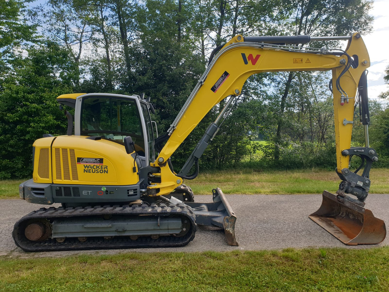 WACKER Neuson ET 90 - Minikotró: 2 kép. WACKER Neuson ET 90 - Minikotró: 2 kép.