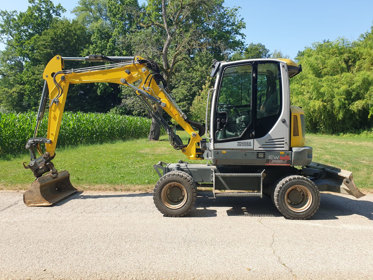 WACKER Neuson EW 65 - Gumikerekes kotró: 1 kép. WACKER Neuson EW 65 - Gumikerekes kotró: 1 kép.