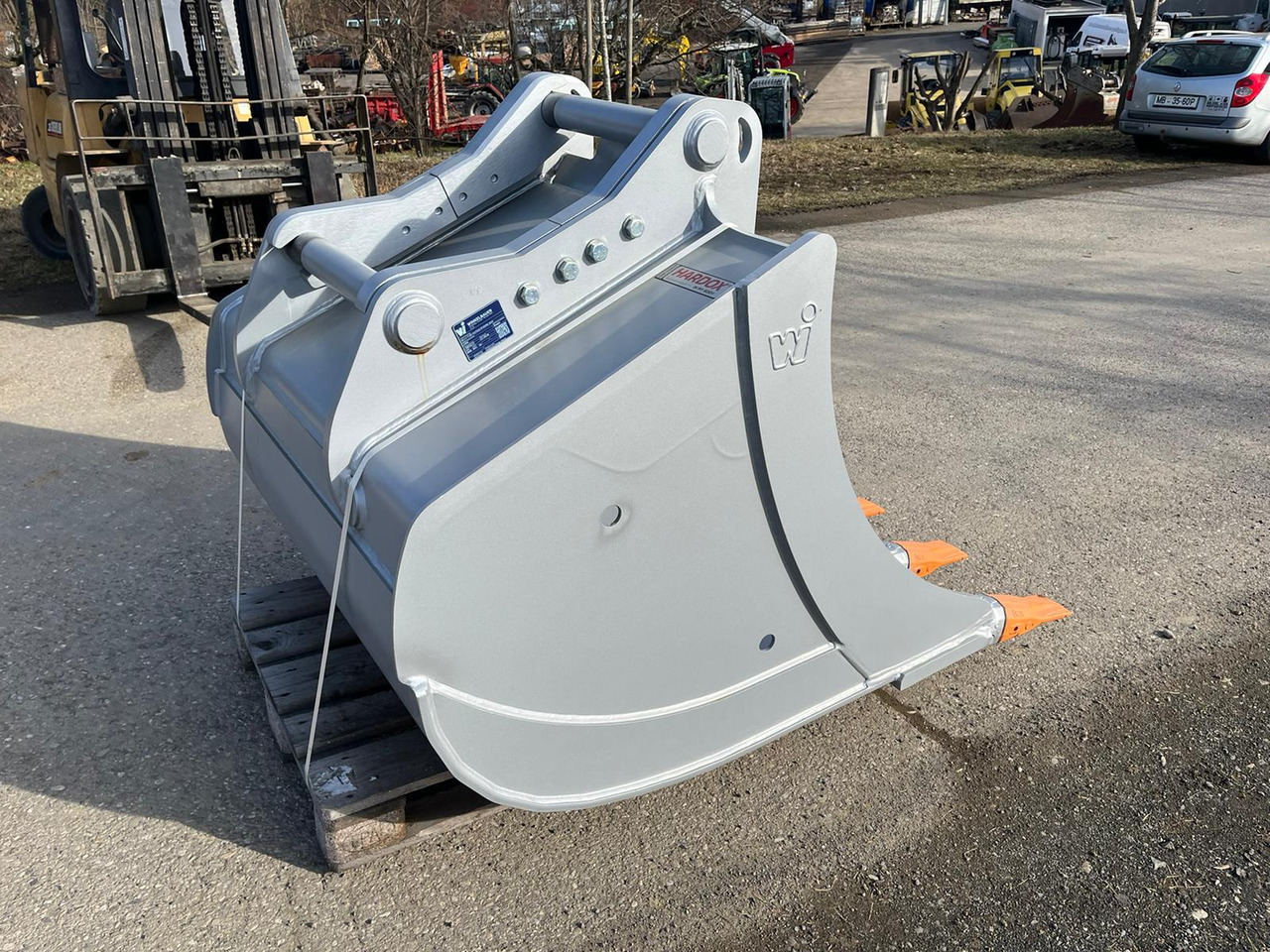 Winkelbauer 130 cm backhoe bucket with OQ 70/55 - Kotró kanál - Lánctalpas kotró: 4 kép. Winkelbauer 130 cm backhoe bucket with OQ 70/55 - Kotró kanál - Lánctalpas kotró: 4 kép.
