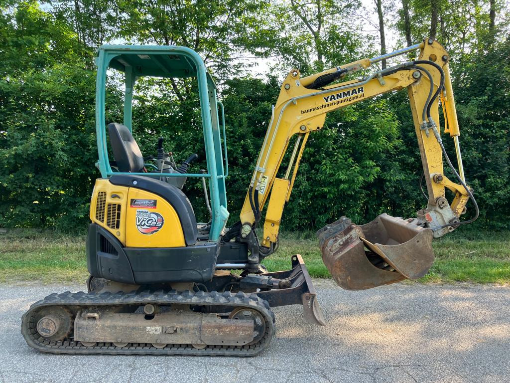 YANMAR VIO 25-4 - Minikotró: 2 kép. YANMAR VIO 25-4 - Minikotró: 2 kép.