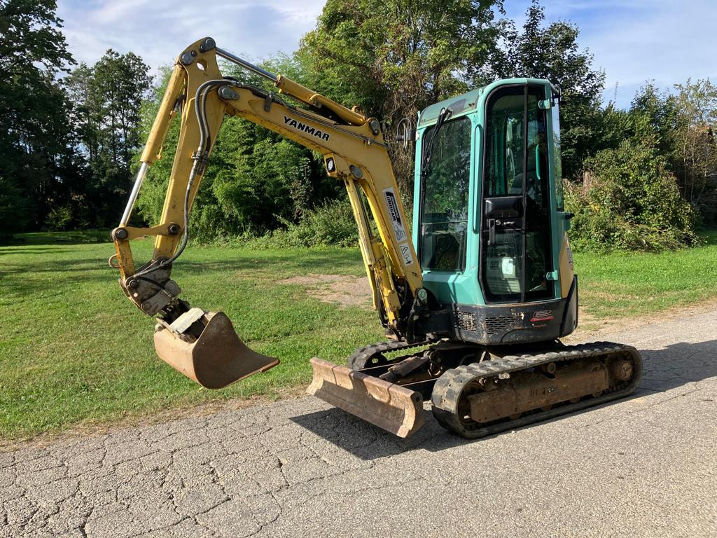 YANMAR VIO 25-4 - Minikotró: 2 kép. YANMAR VIO 25-4 - Minikotró: 2 kép.
