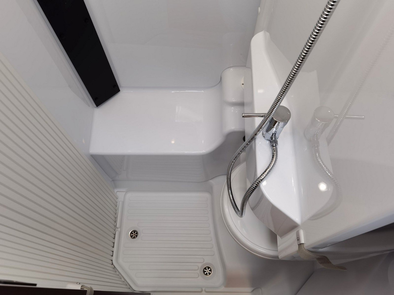 Félintegrált lakóautó Chausson 627 TITANIUM / -2026- / 165PS-8G. / EINZELBETTEN: 24 kép.