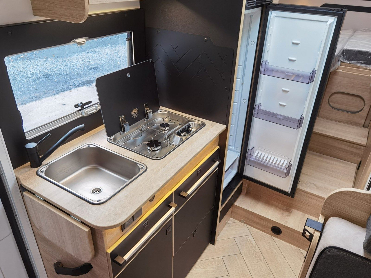 Félintegrált lakóautó Chausson 627 TITANIUM / -2026- / 165PS-8G. / EINZELBETTEN: 17 kép.