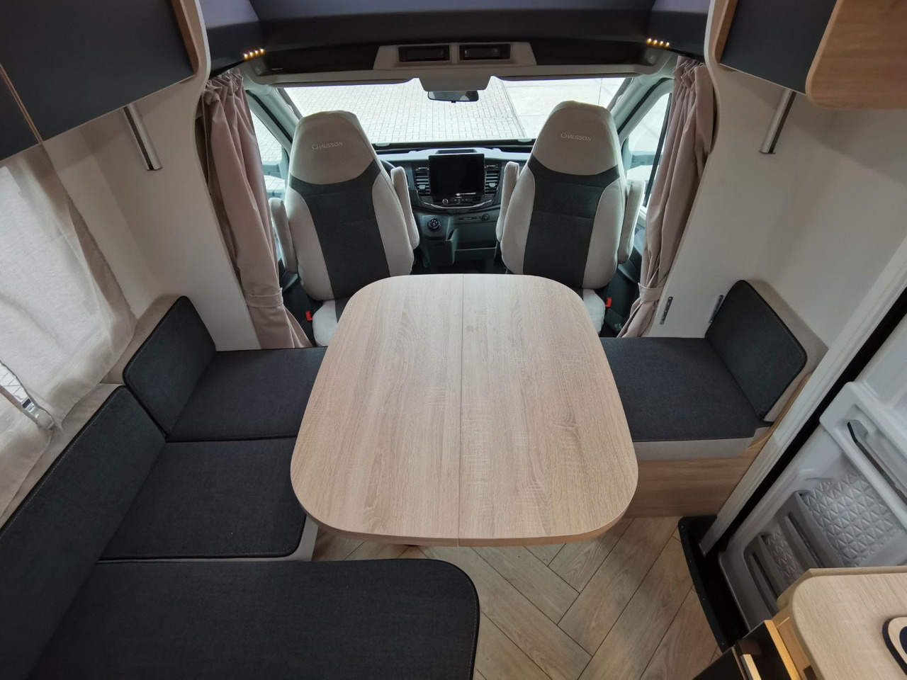 Félintegrált lakóautó Chausson 627 TITANIUM / -2026- / 165PS-8G. / EINZELBETTEN: 15 kép.